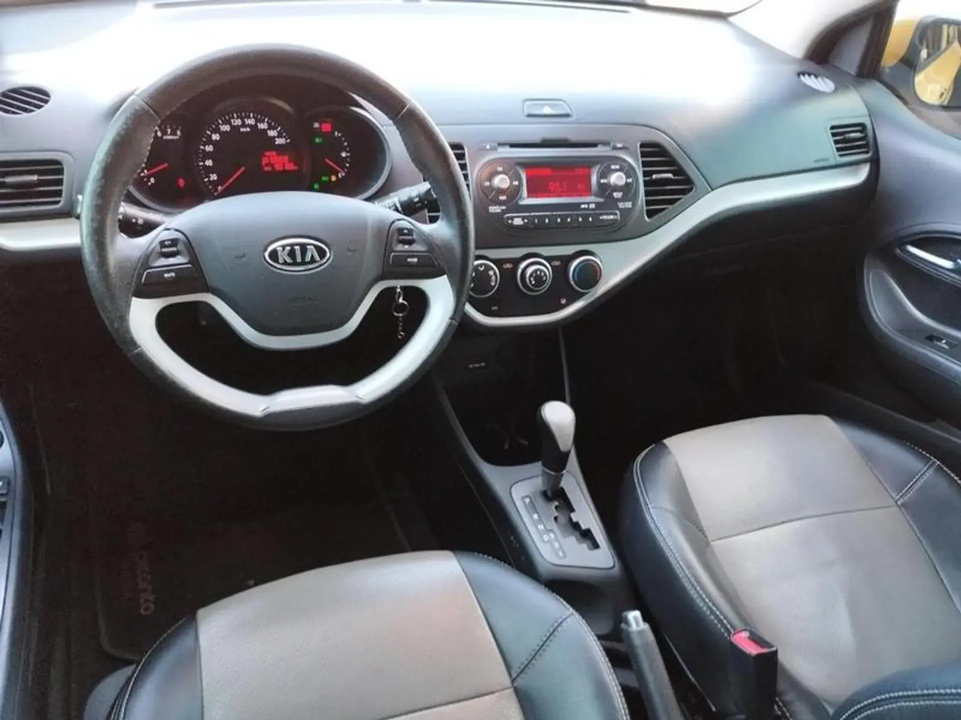 Kia Picanto Ex 2012 Interior