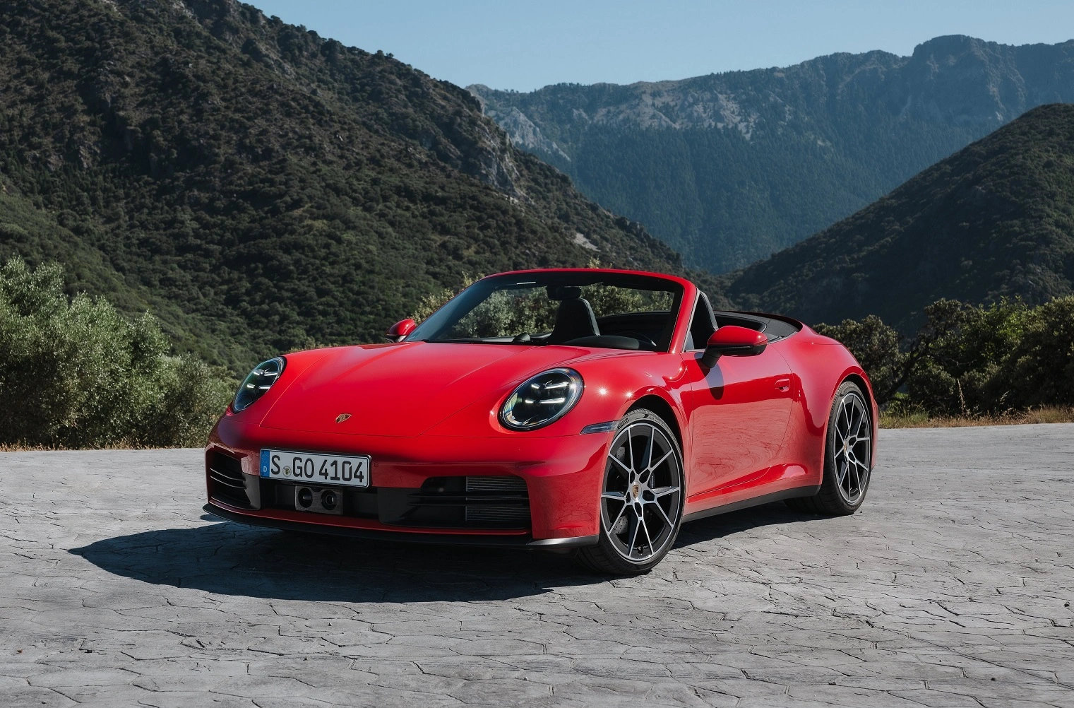 Porsche 911 Cabriolet 2025 1