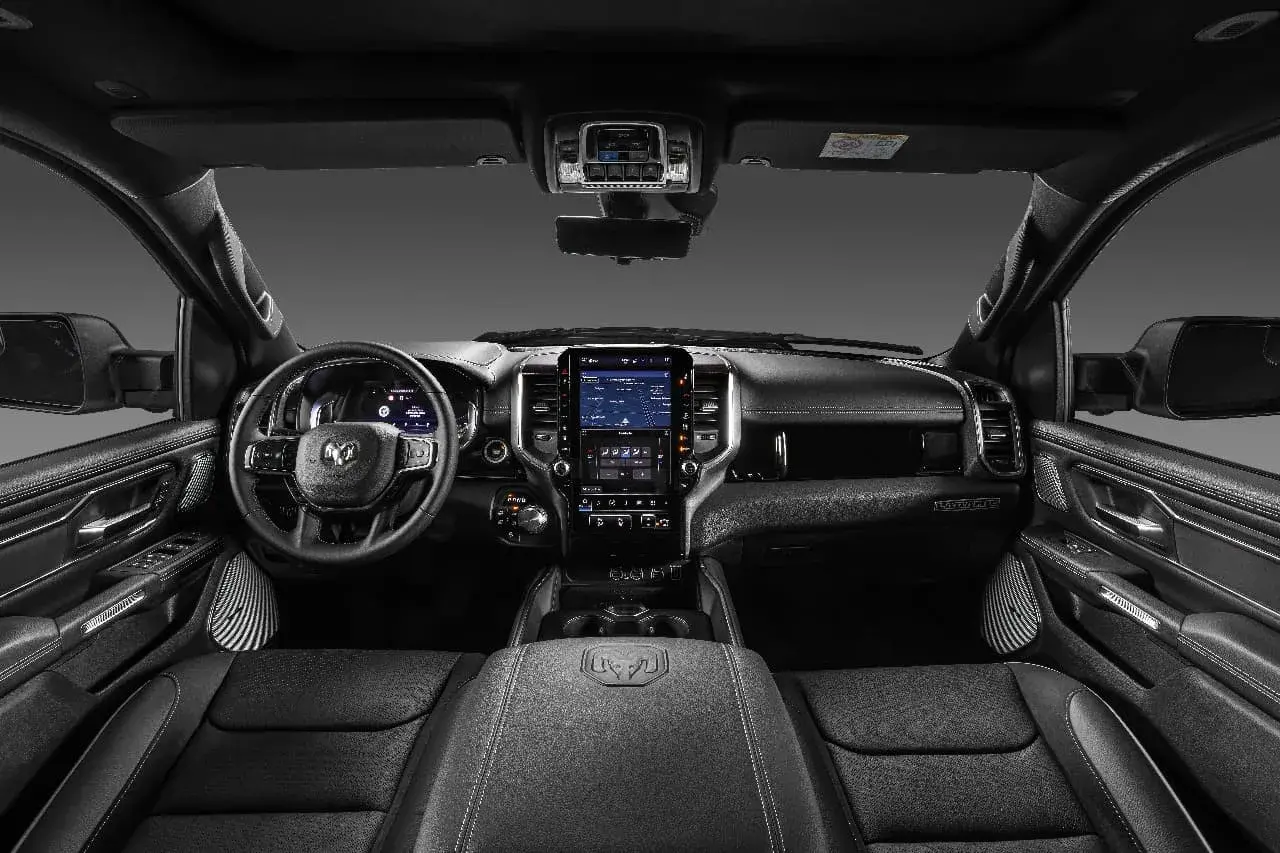 Ram 1500 Laramie Night Edition (6)