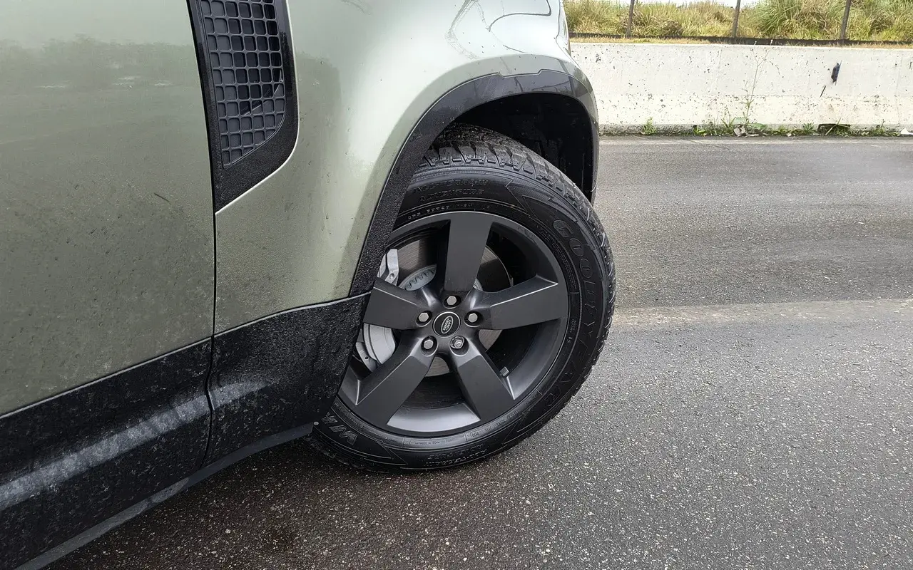 Land Rover Defender 110 Phev (3)