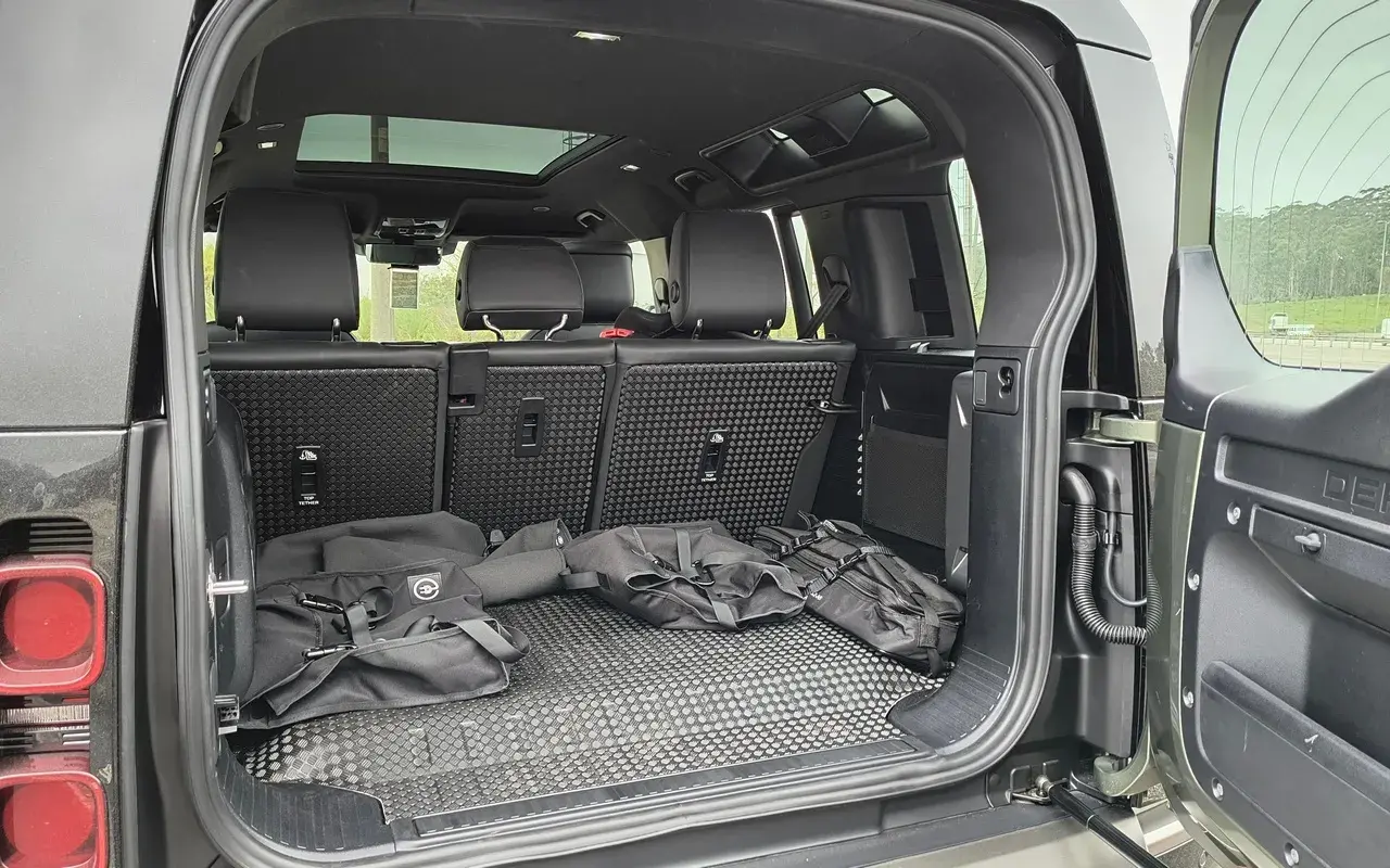 Land Rover Defender 110 Phev (5)