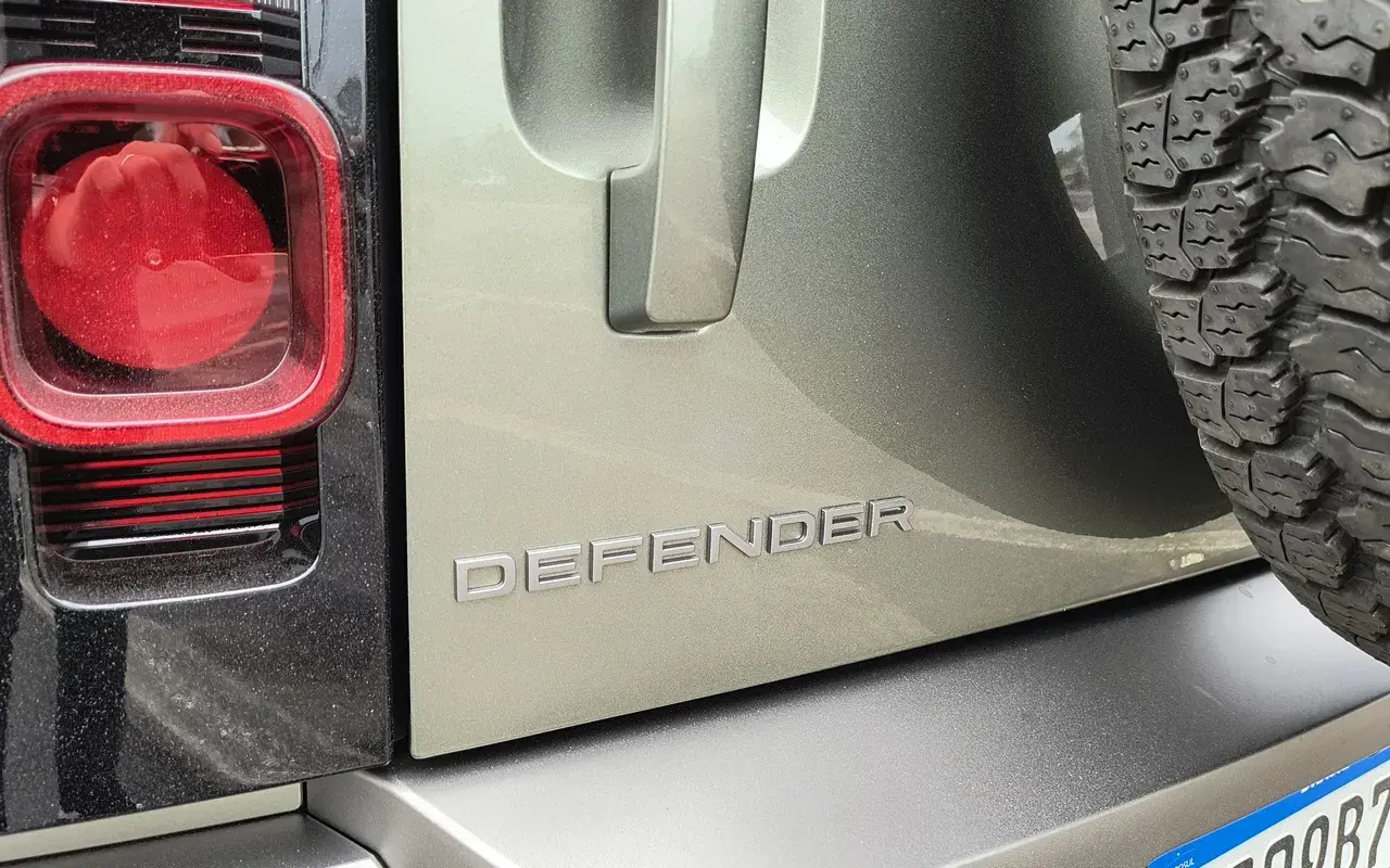 Land Rover Defender 110 Phev (8)