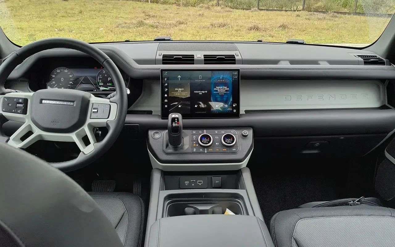 Land Rover Defender 110 Phev (11)
