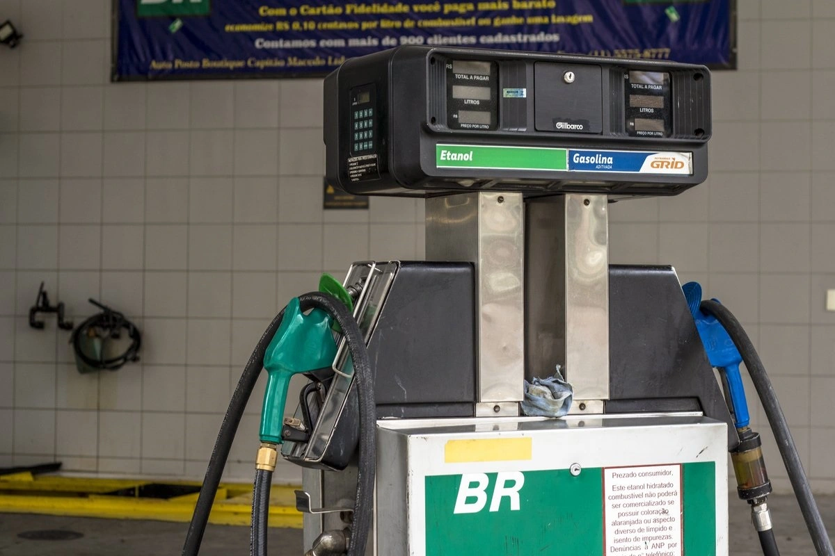 Gasolina pode ter novo percentual de etanol na mistura