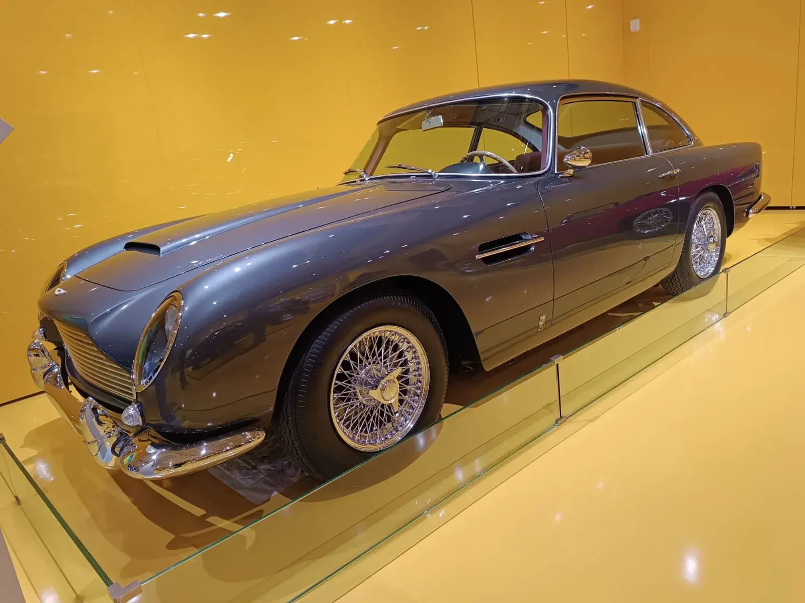 Aston Martin Db85 1