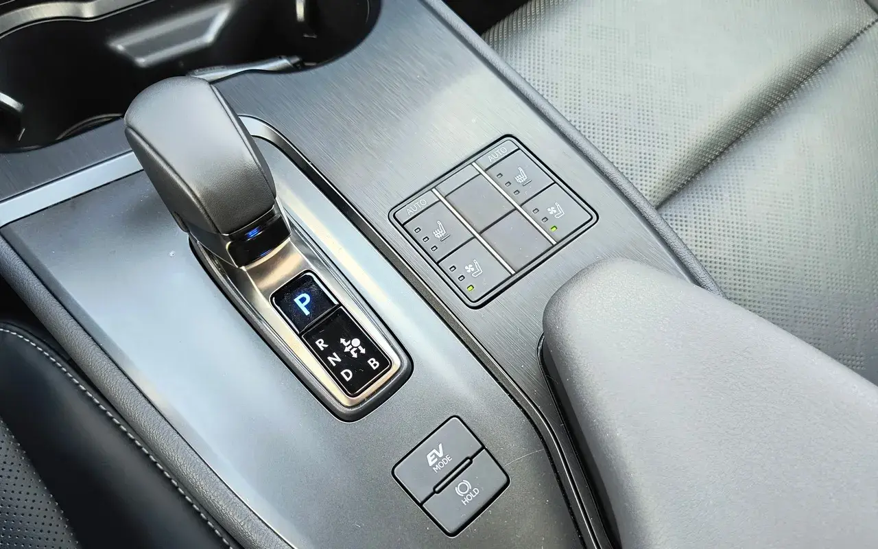 Lexus Ux 300h (17)