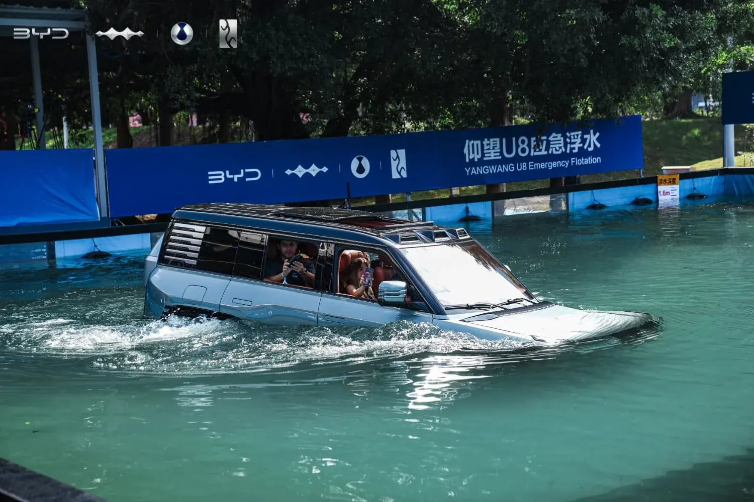 Byd Yuangwang U8 Flutuando (3)