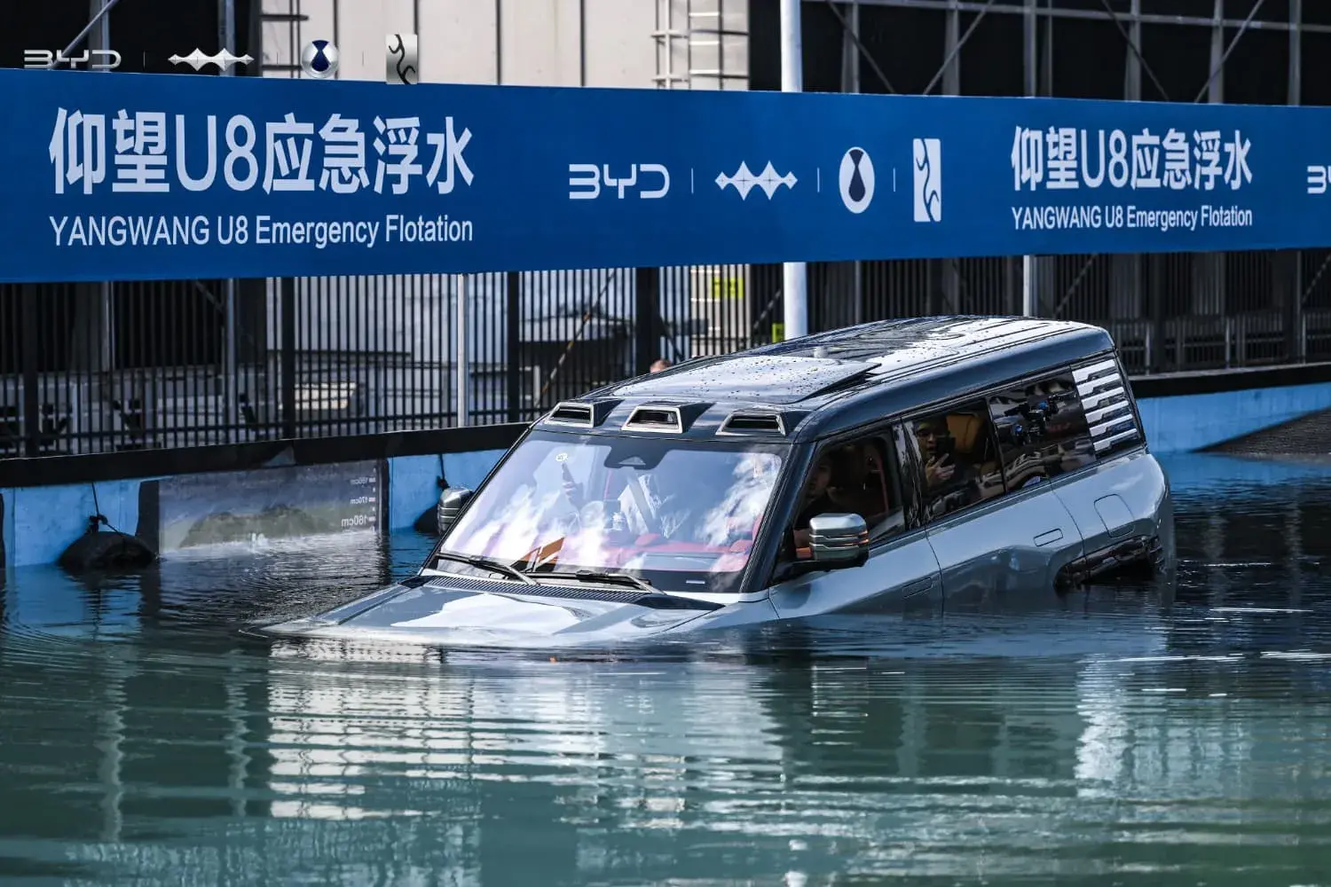 Byd Yuangwang U8 Flutuando (12)