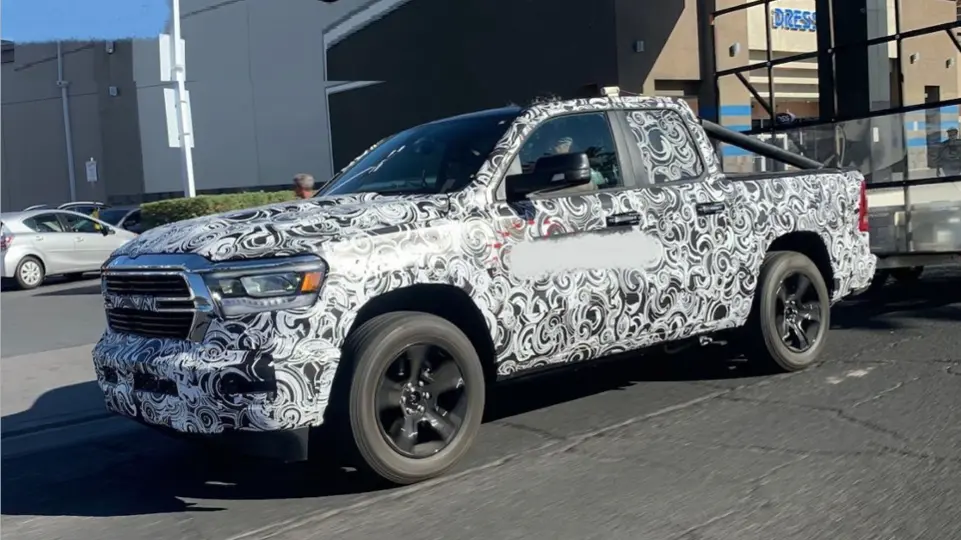 Ram Dakota Flagra