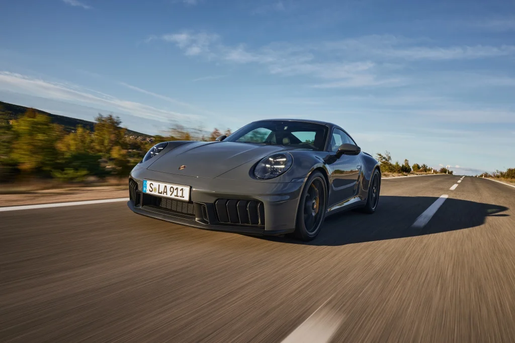 Porsche 911 Carrera Gts (13)