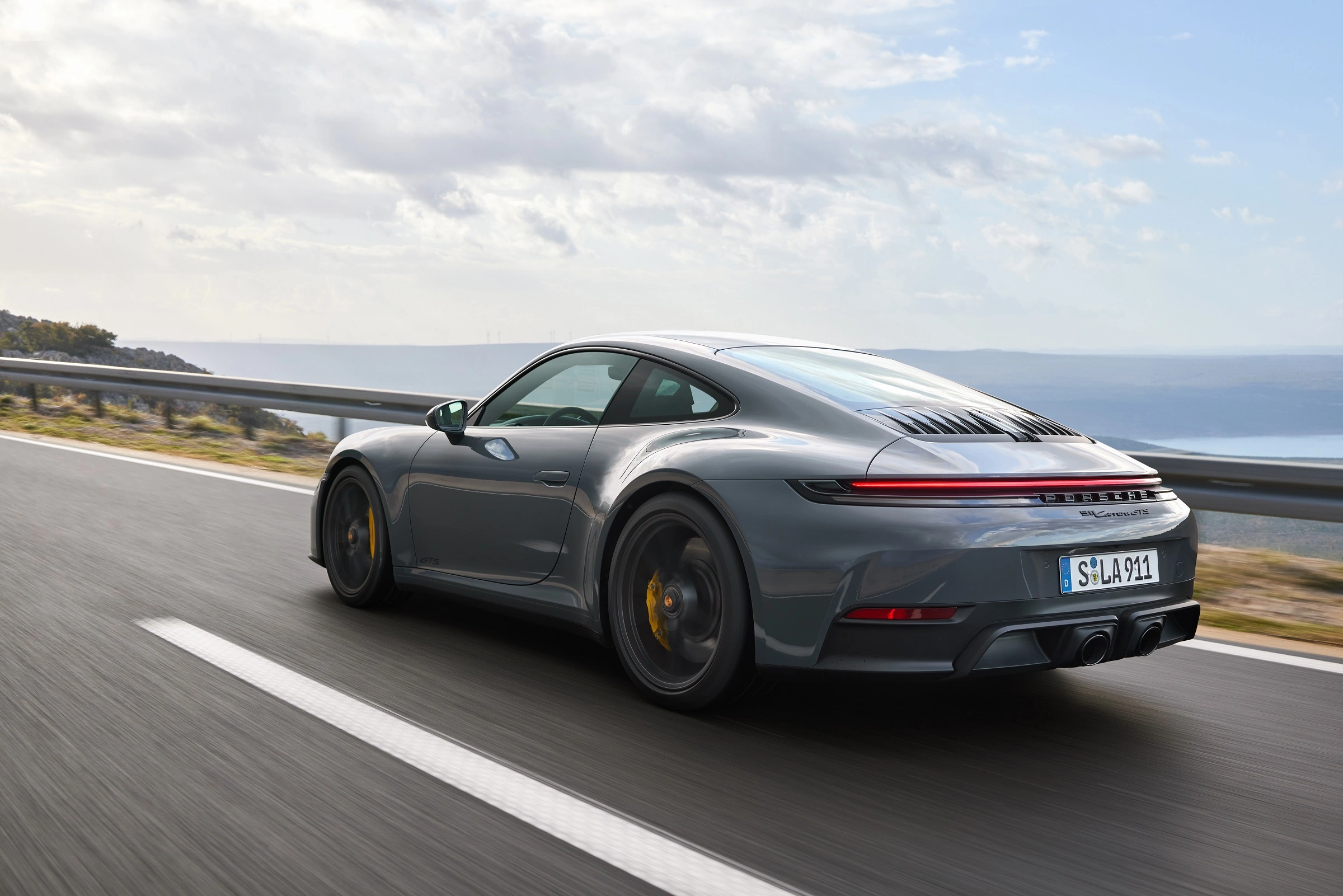 Porsche 911 Carrera Gts (14)