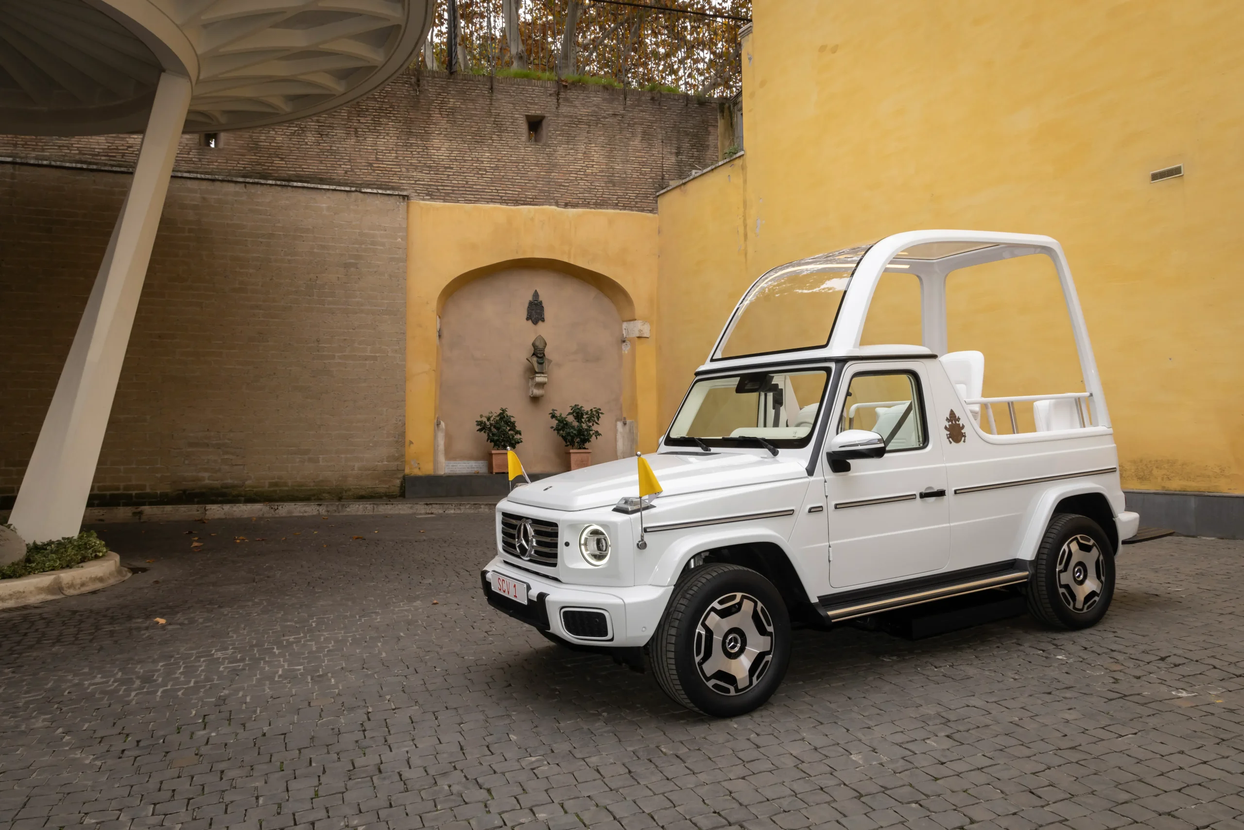 Mercedes G580 Papamovel 2