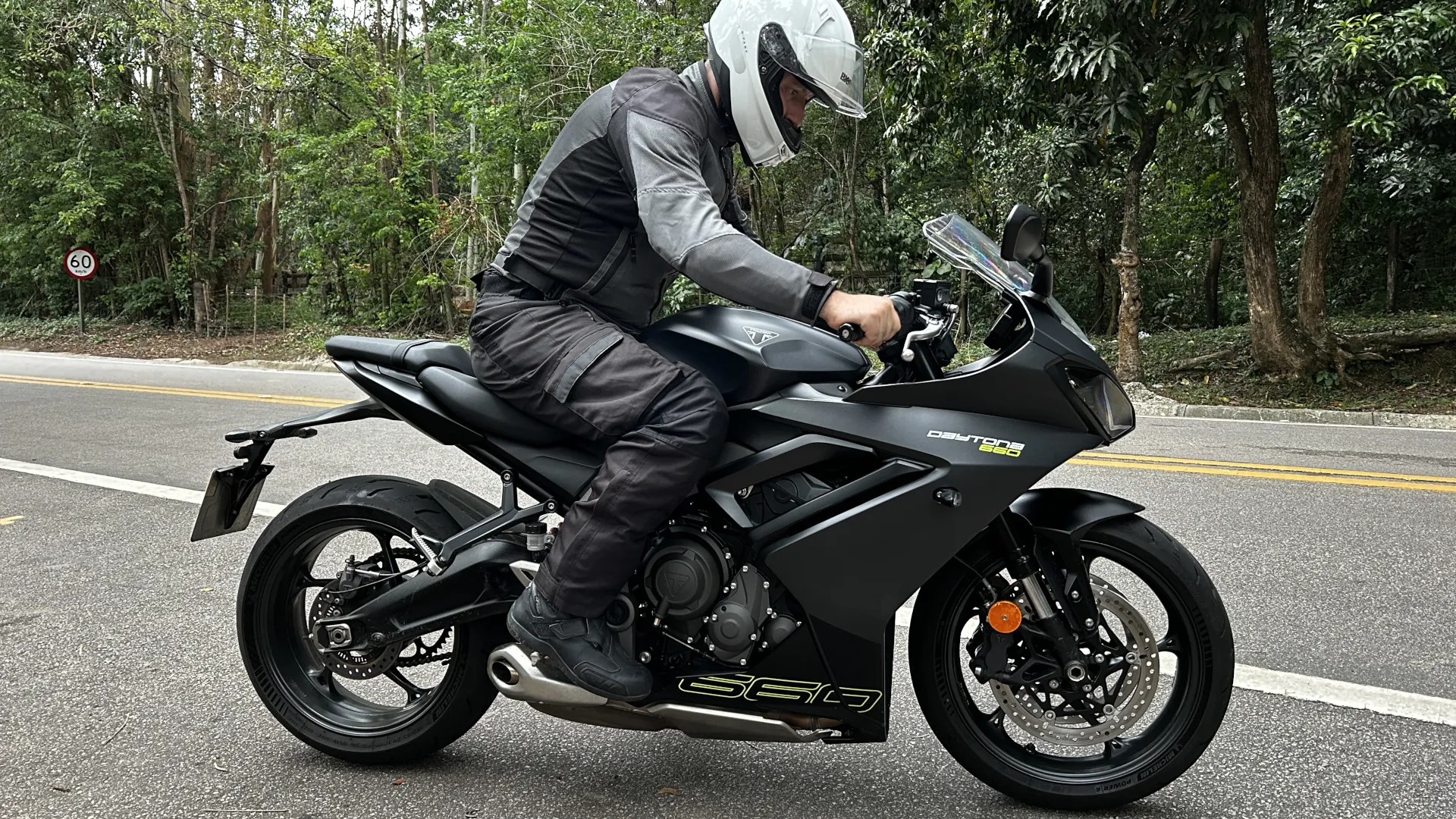 Triumph Daytona 660 Ergonomia Wm1