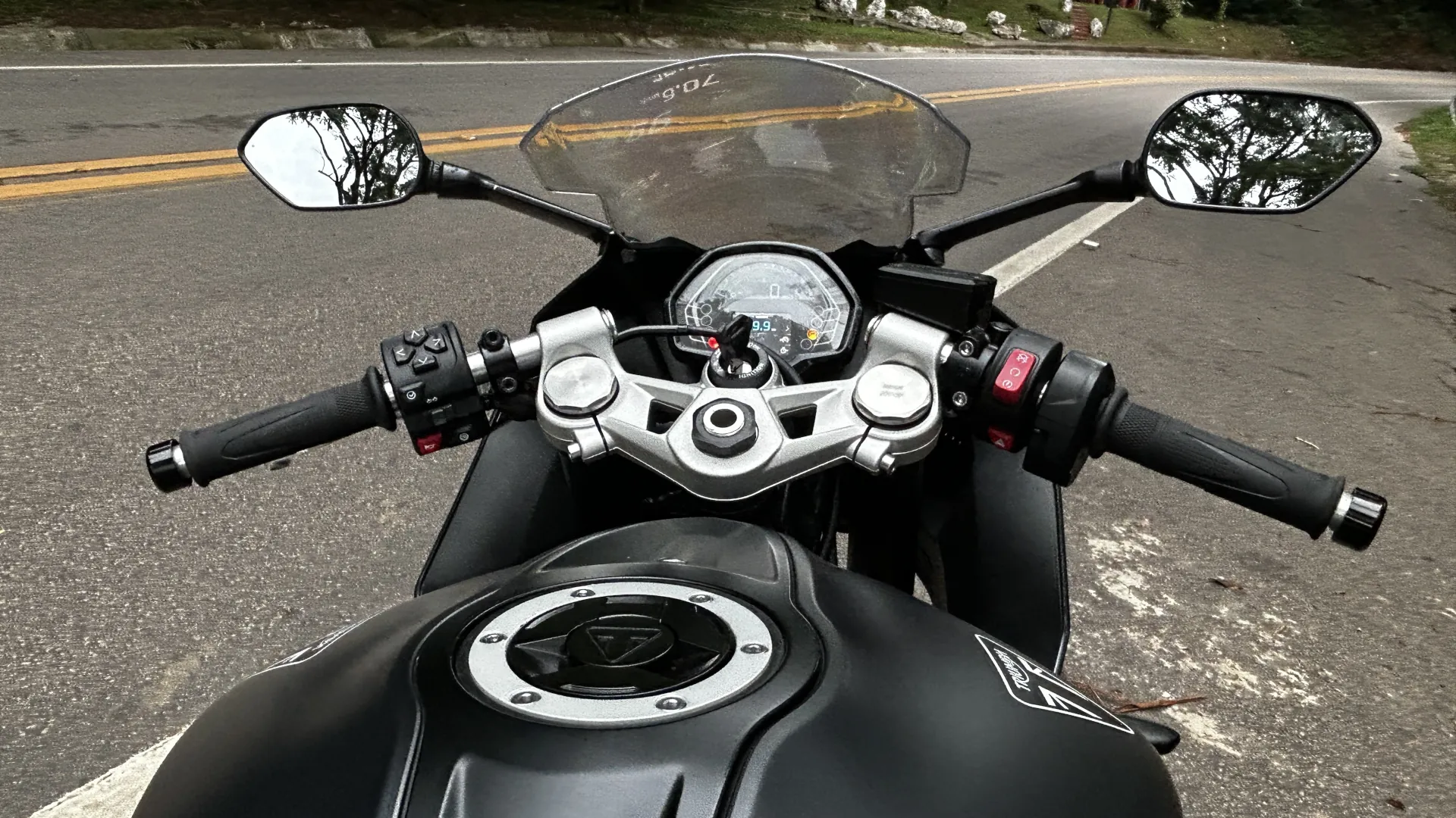 Triumph Daytona 660 Semiguidao Wm1
