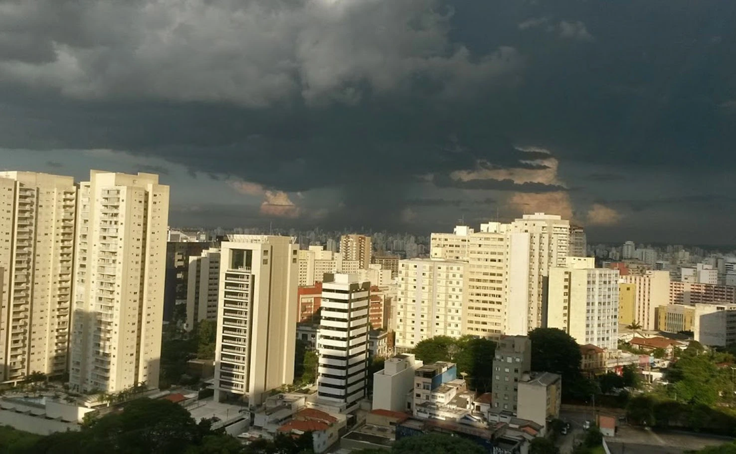 Moto Na Chuva 0