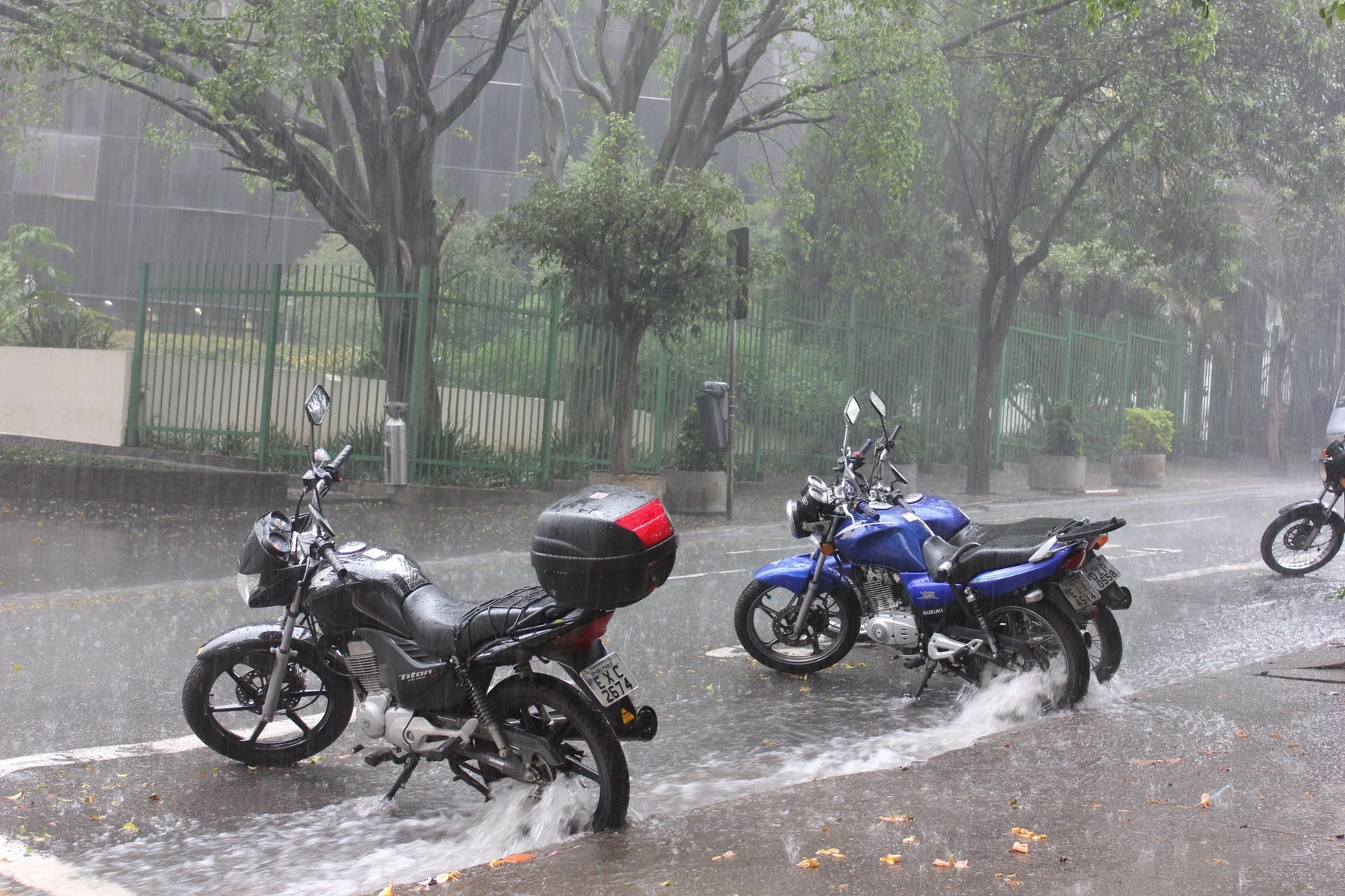 Moto Na Chuva 2