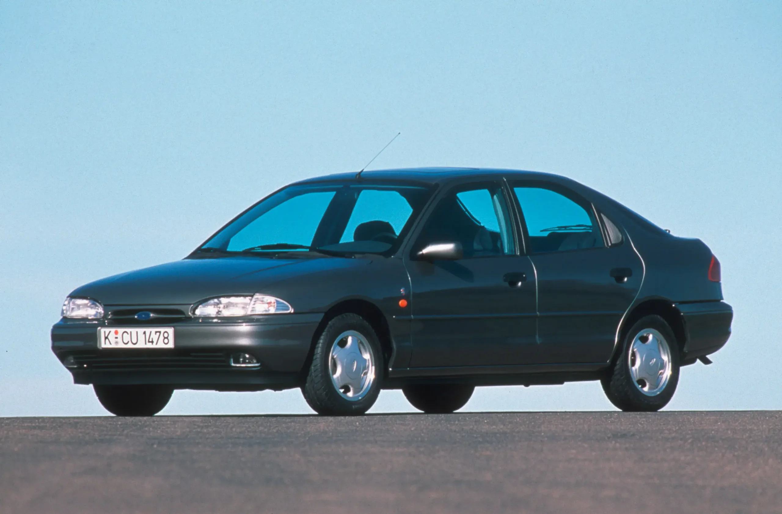 Ford Mondeo Ghia Hatchback 9
