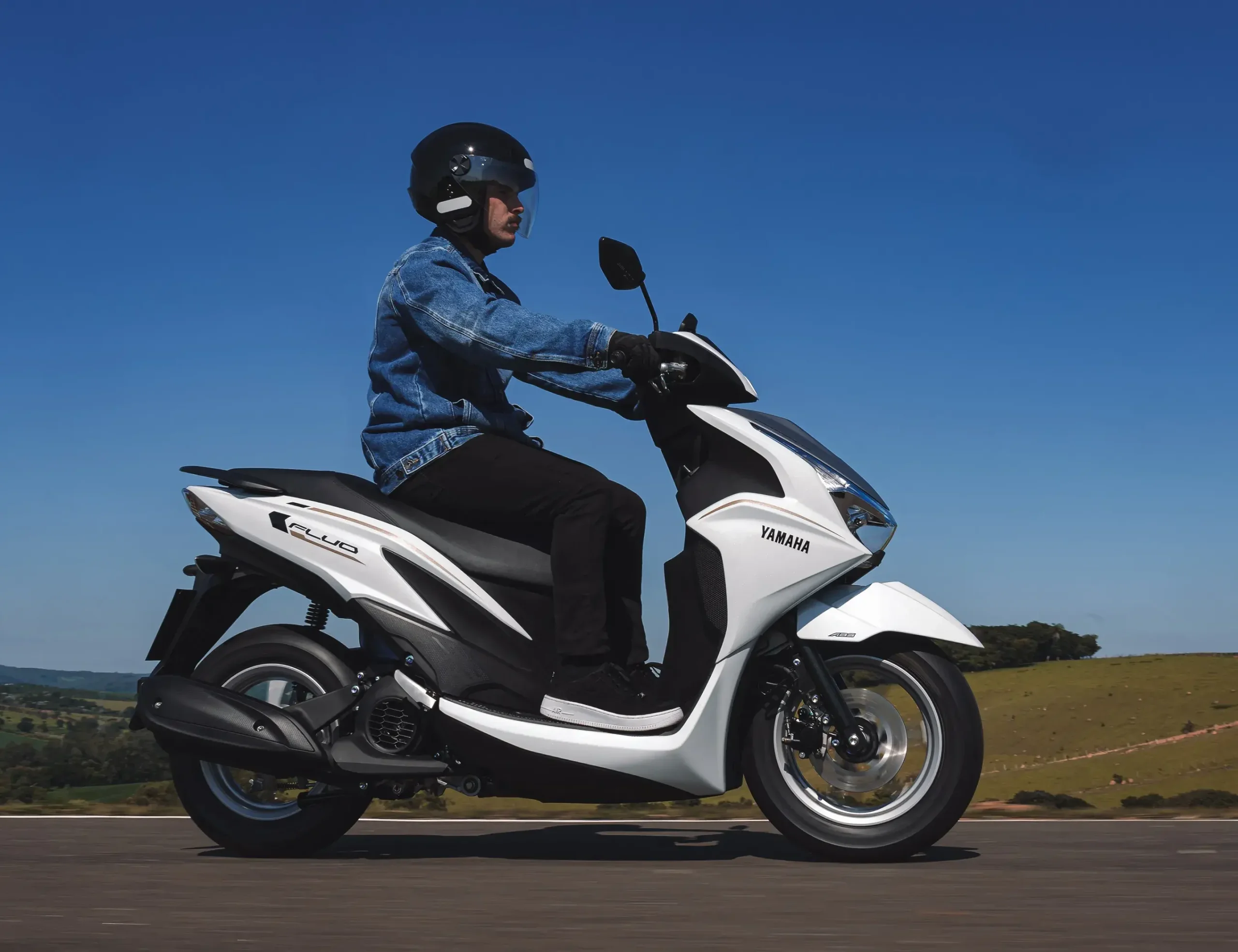Yamaha Fluo Hybrid Connected 2025 (12)
