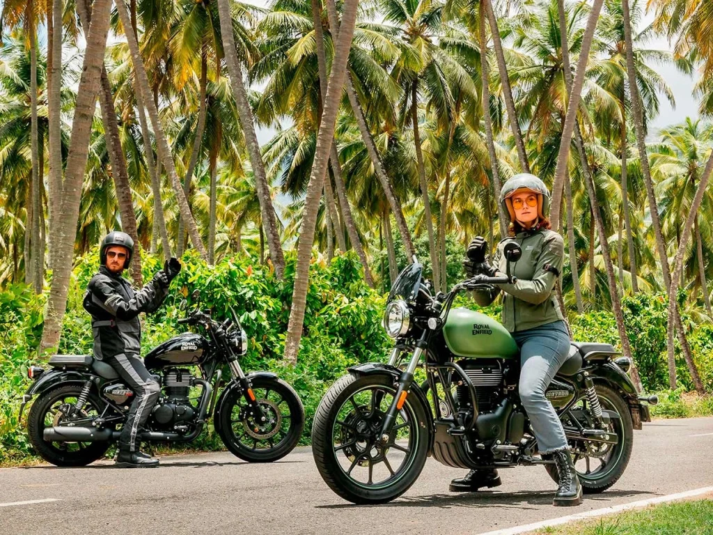 Royal Enfield Meteor 350 Fireball Black 4