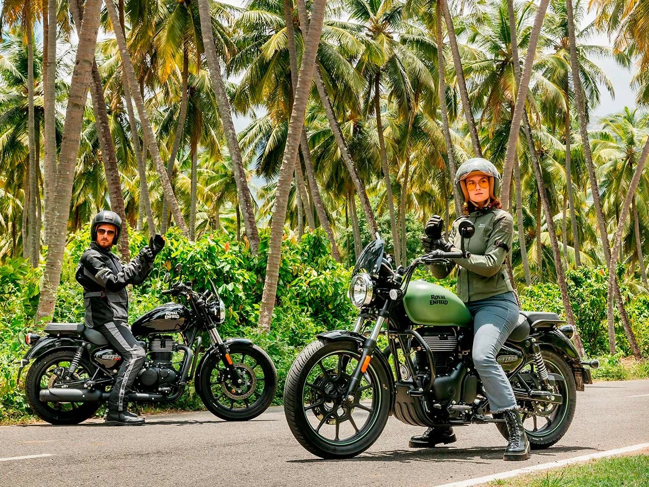 Royal Enfield Meteor 350 Fireball Black 4