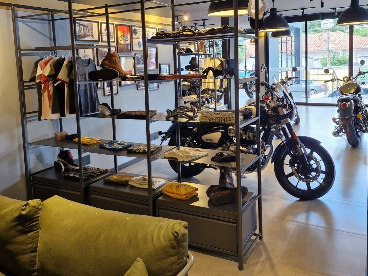 A Royal Enfield já tem mais de 40 concessionárias no Brasil. Esta é a de Cuiabá, no Mato Grosso