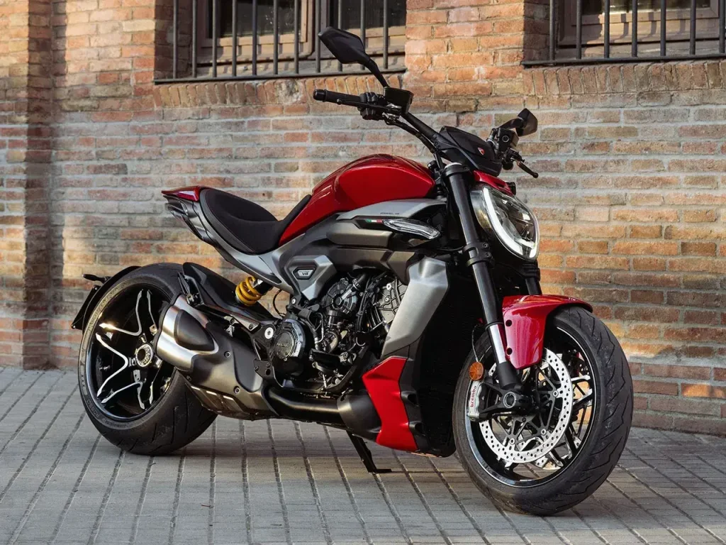 A Ducati XDiavel V4 deverá chegar ao Brasil, mas ainda não está confirmada oficialmente