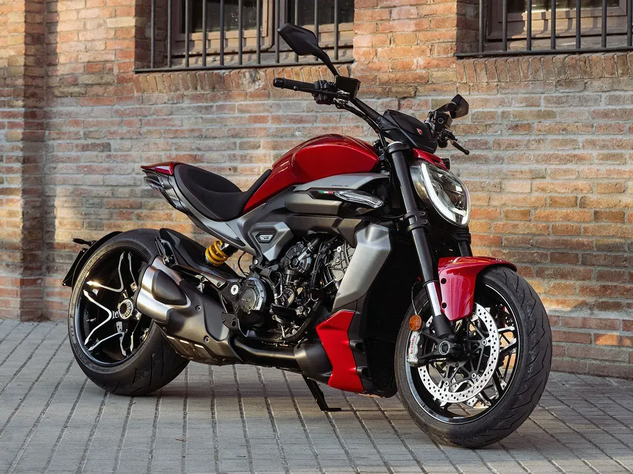 A Ducati XDiavel V4 deverá chegar ao Brasil, mas ainda não está confirmada oficialmente