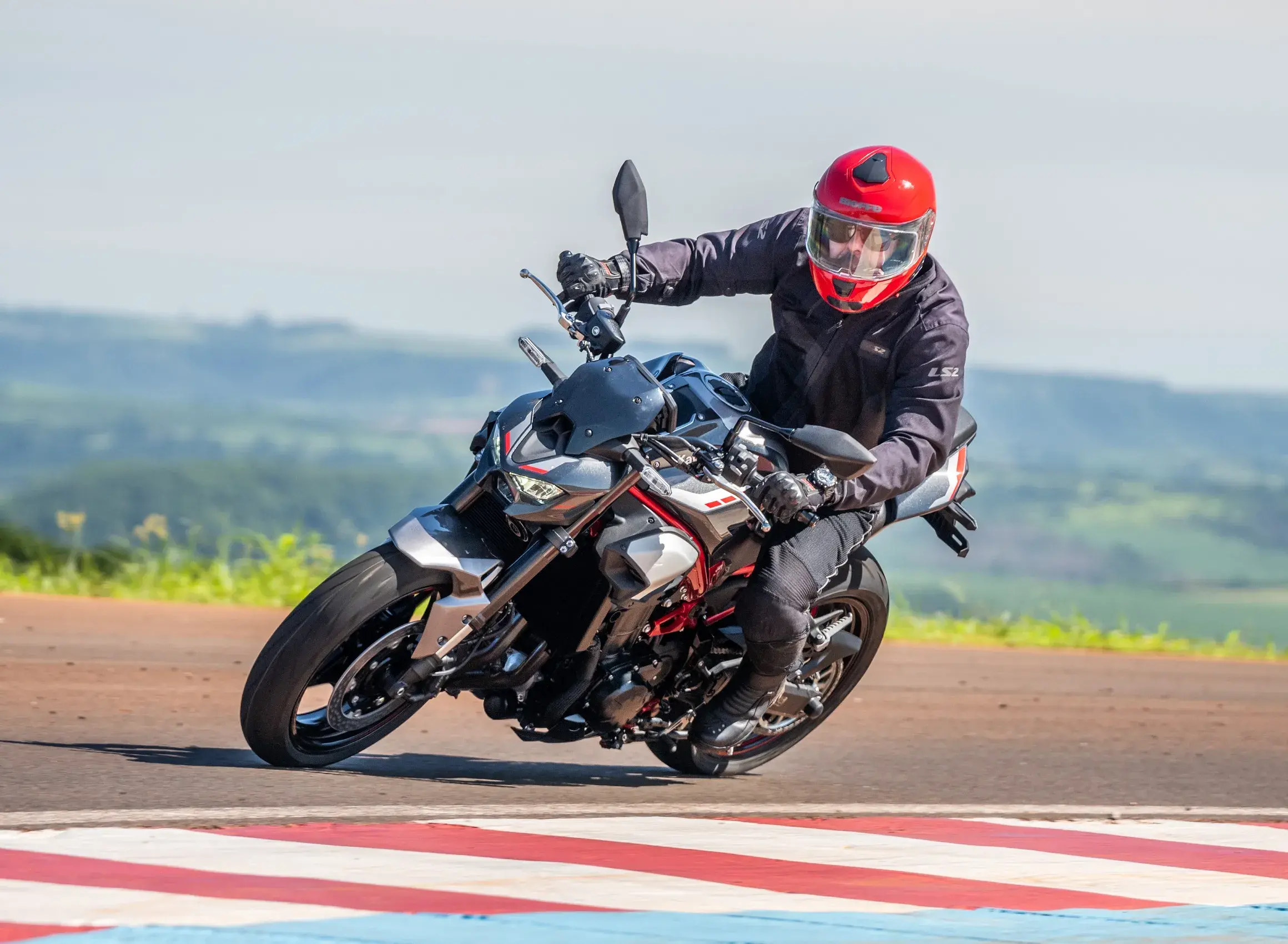 Kawasaki Z9000 2025 (2)