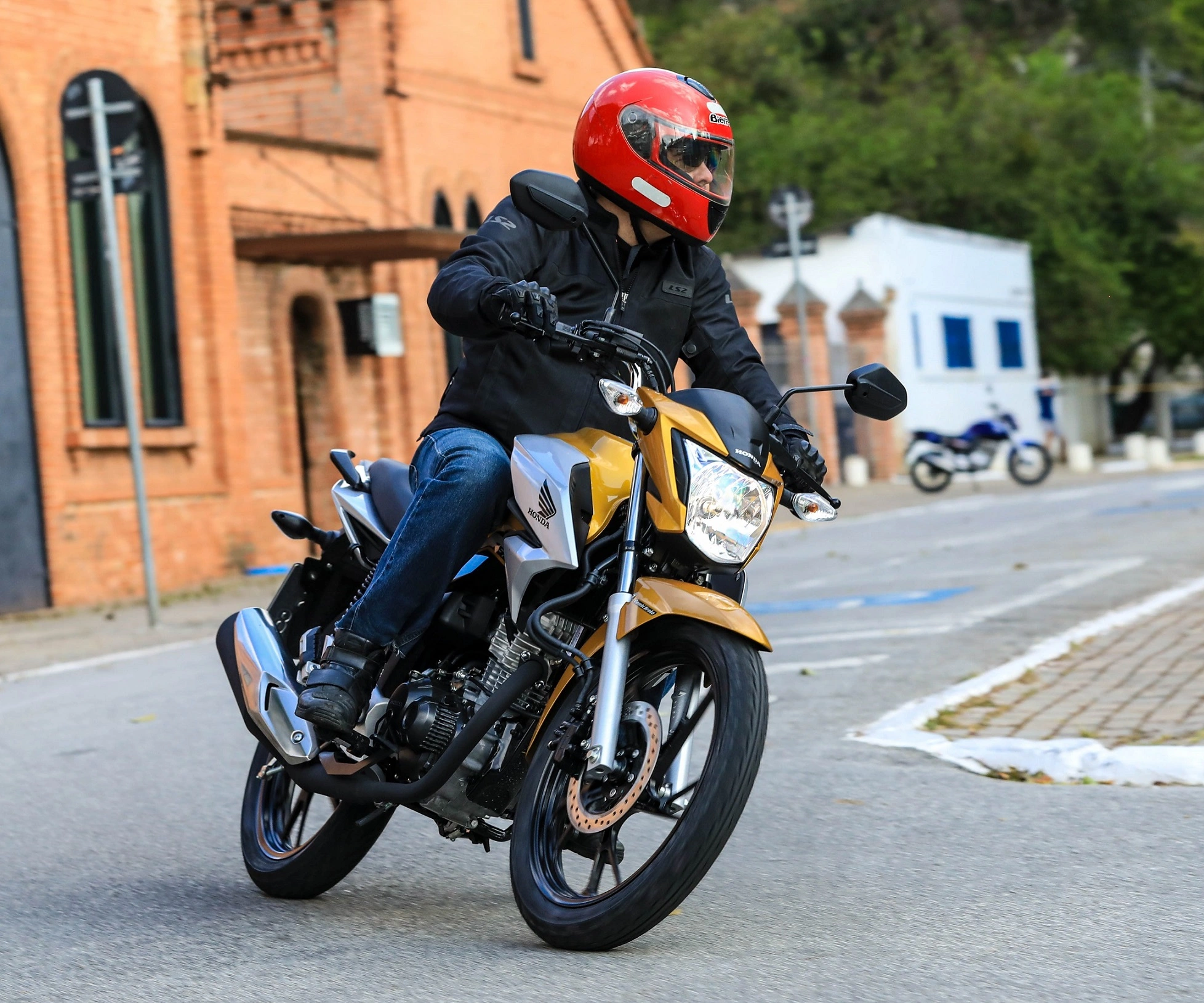 Moto Olhar Para Onde Vai