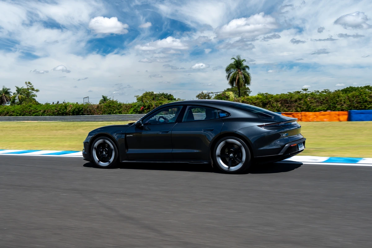 Porsche Taycan 2025