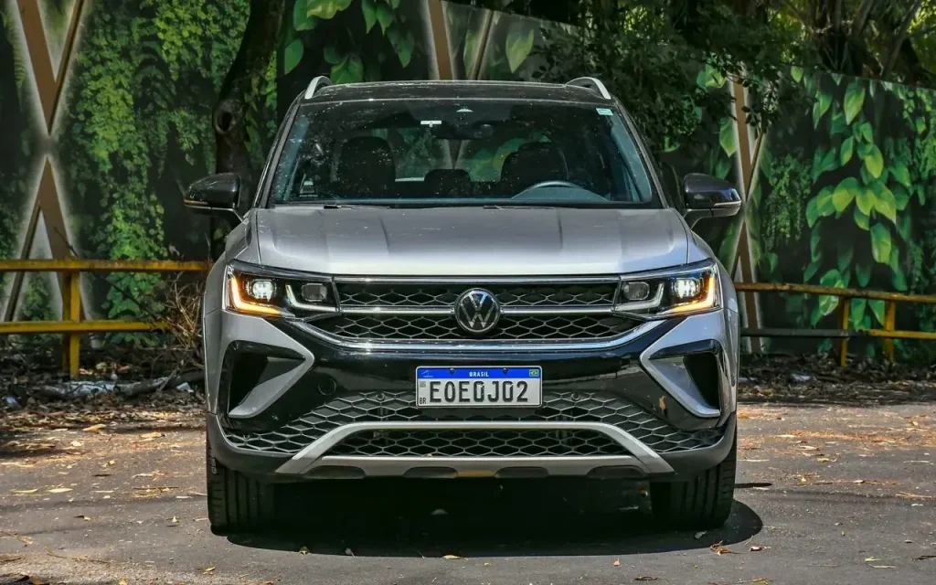 Volkswagen Taos 2025 posicionado de frente