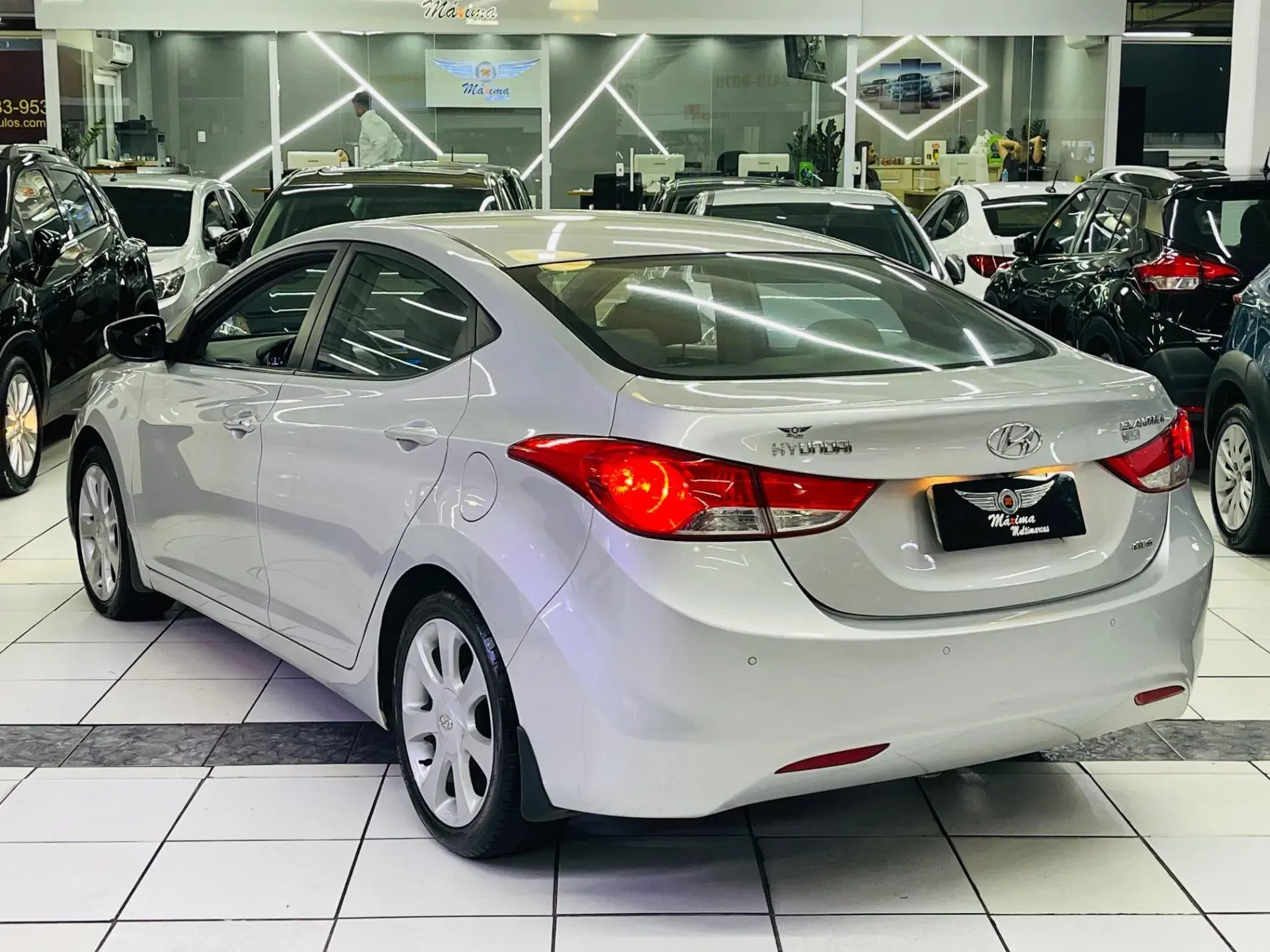 Hyundai Elantra (2)