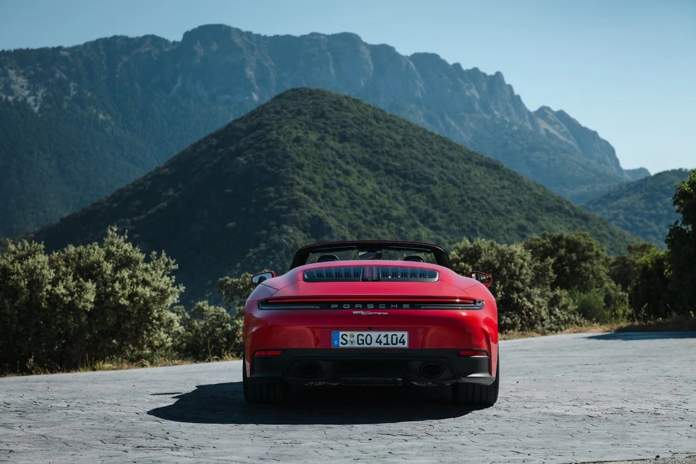 Porsche 911 Carrera 2025