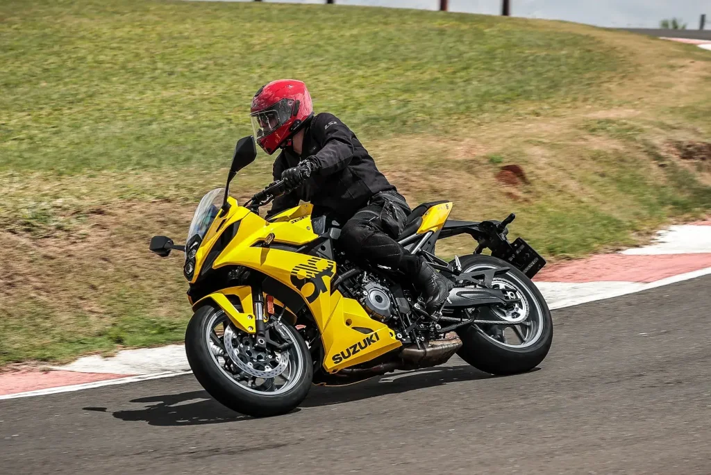 Suzuki Gsx 8r Movimento Mario Villaescusa (9)
