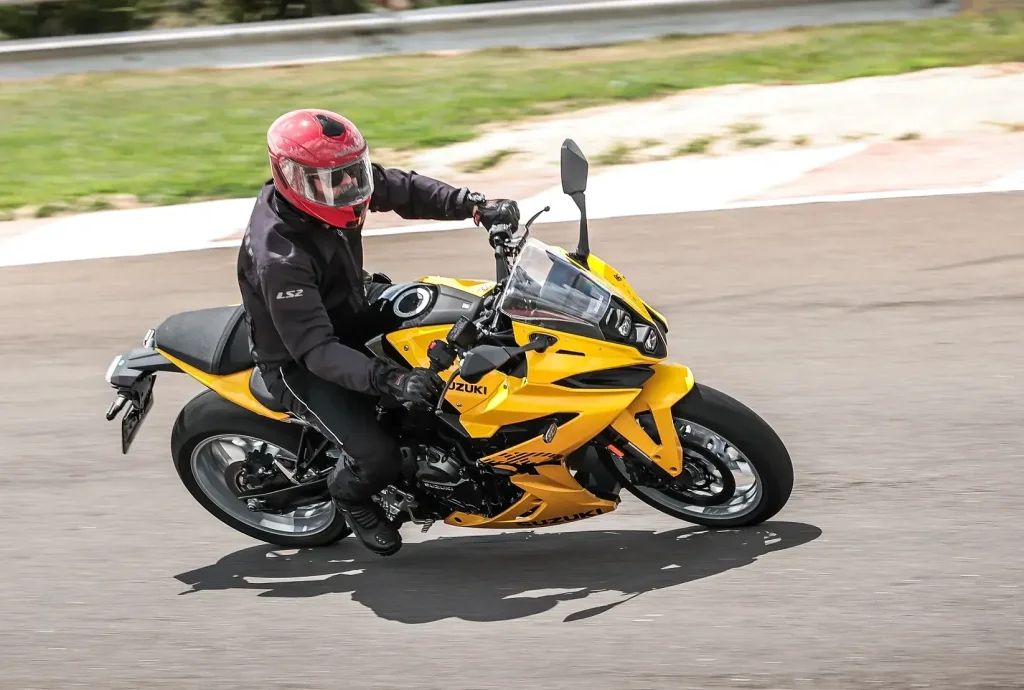 Suzuki Gsx 8r Movimento Mario Villaescusa (32)