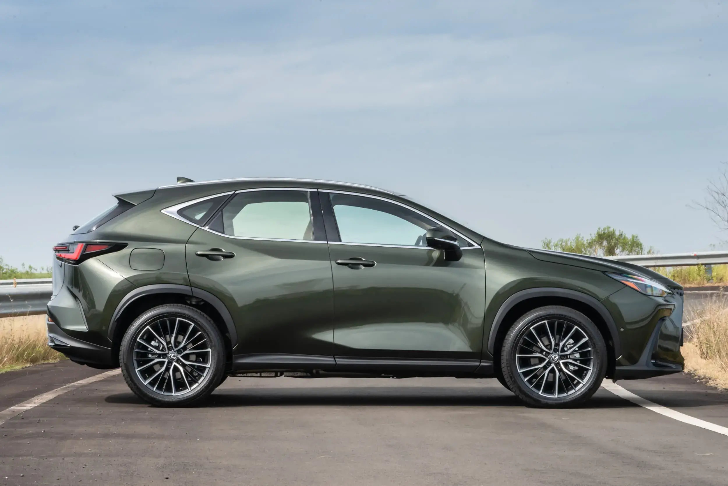 Lexus Nx 450h+ (5)