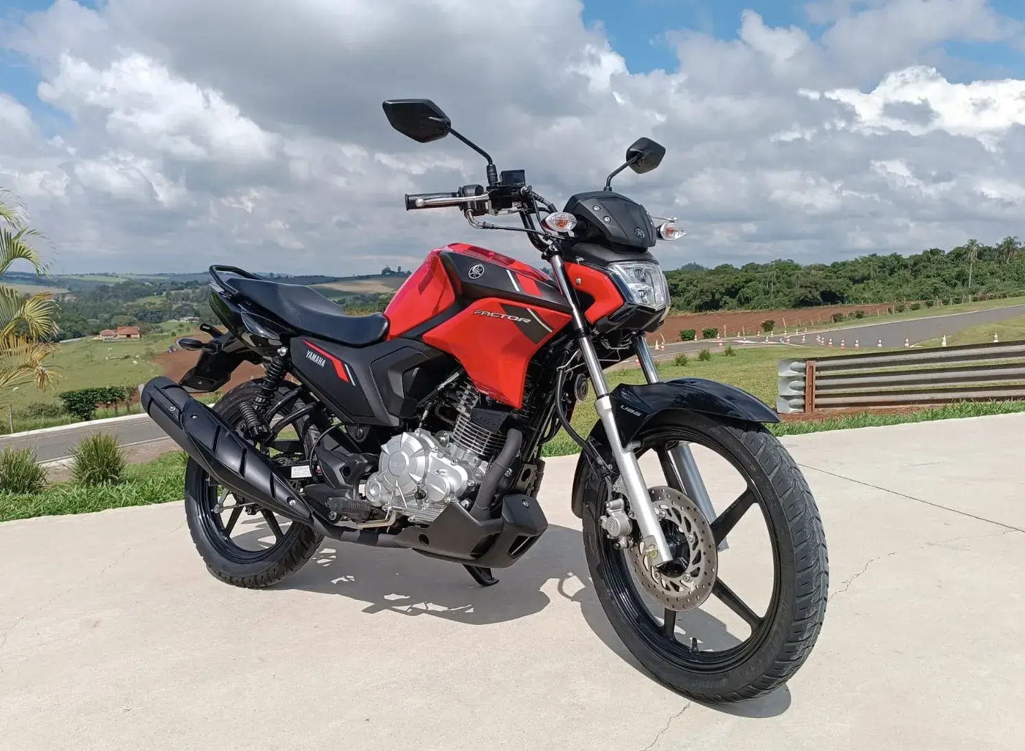 Ótima opção para a mobilidade urbana, a Yamaha Factor 150 vende bem e seu consumo pode superar os 40 km/l