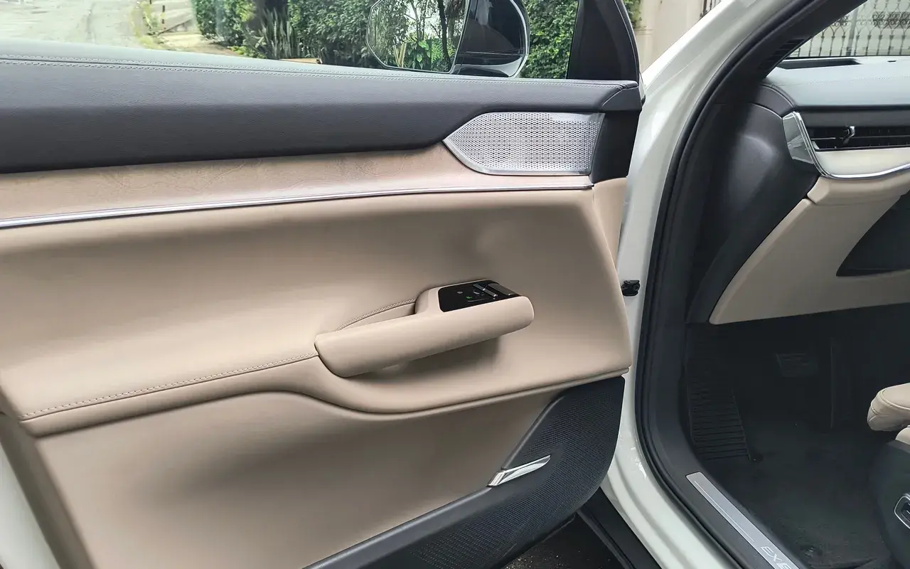 Volvo Ex90 (13)