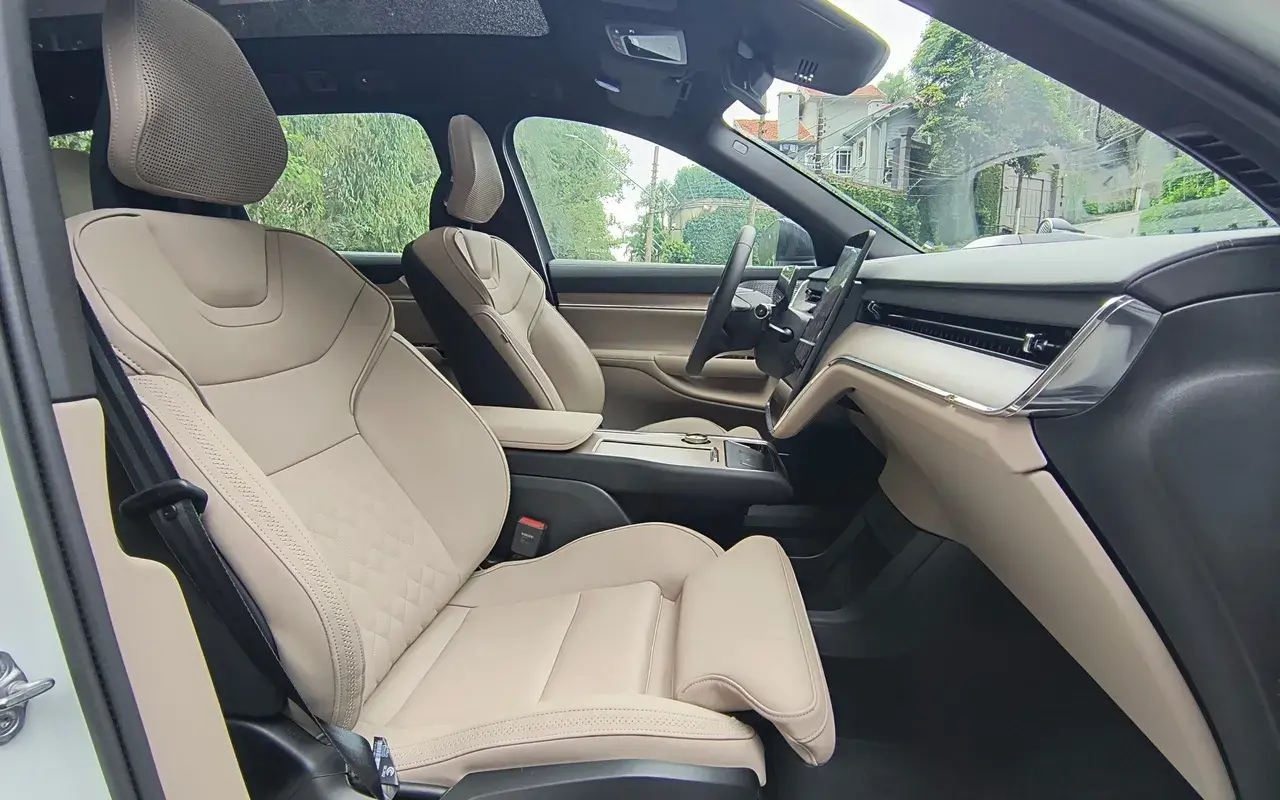 Volvo Ex90 (28)