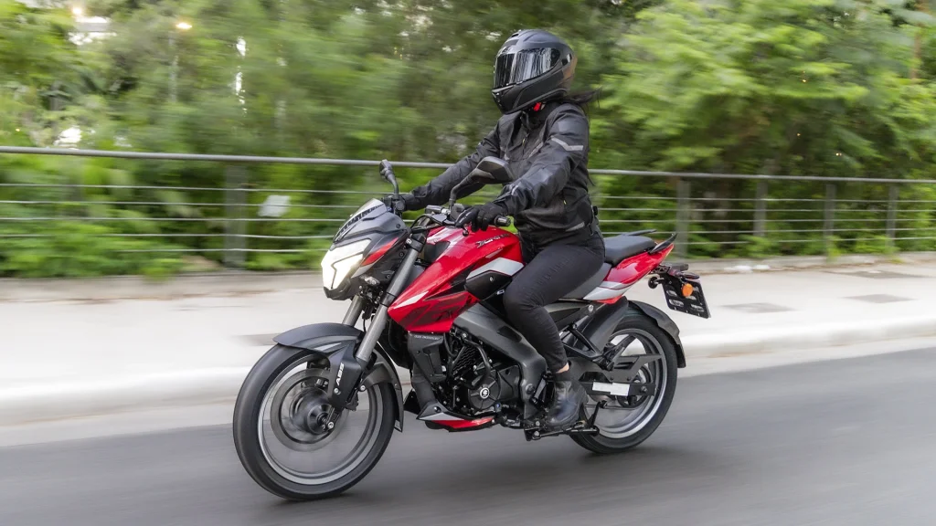 Bajaj Dominar 160 4