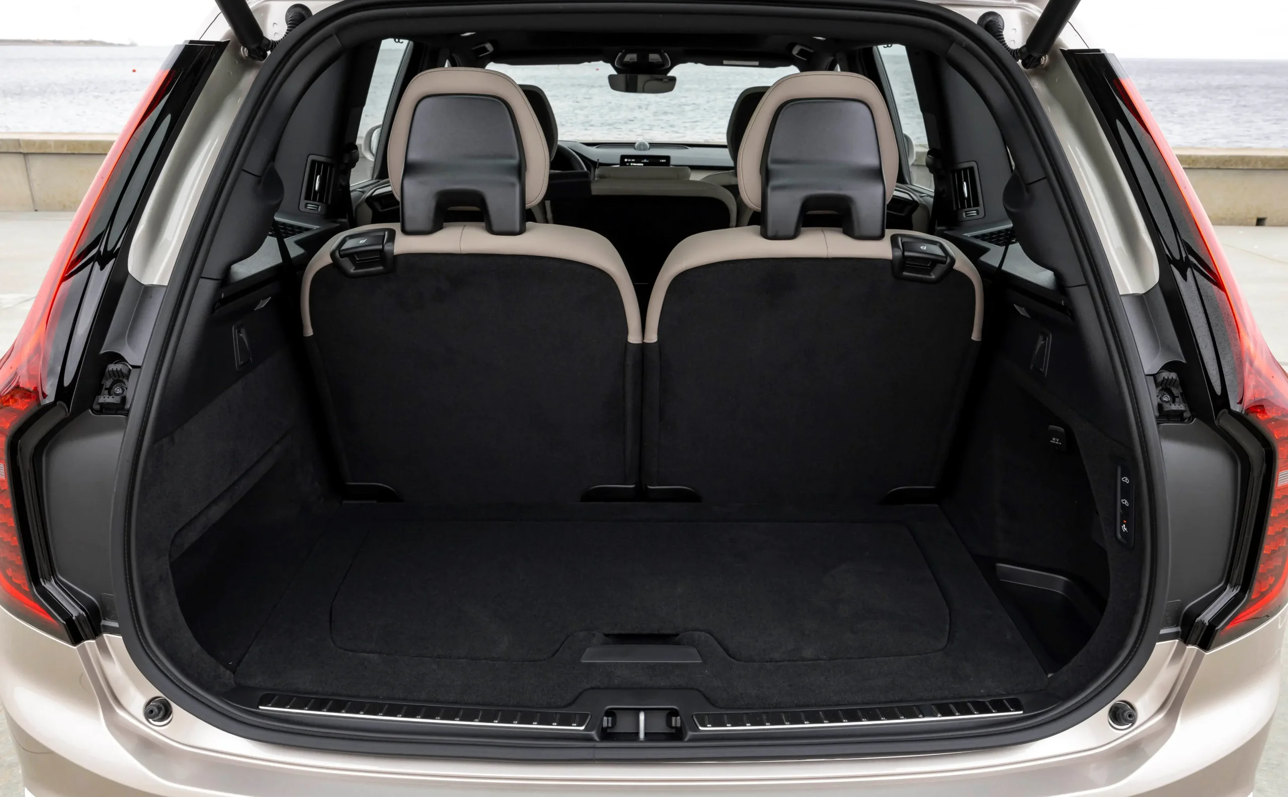 336969 New Volvo Xc90 T8 Interior