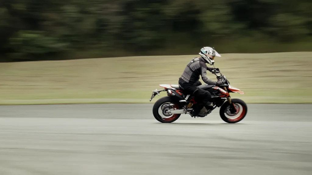 Ducati Hypermotard 698 Teste Wm1