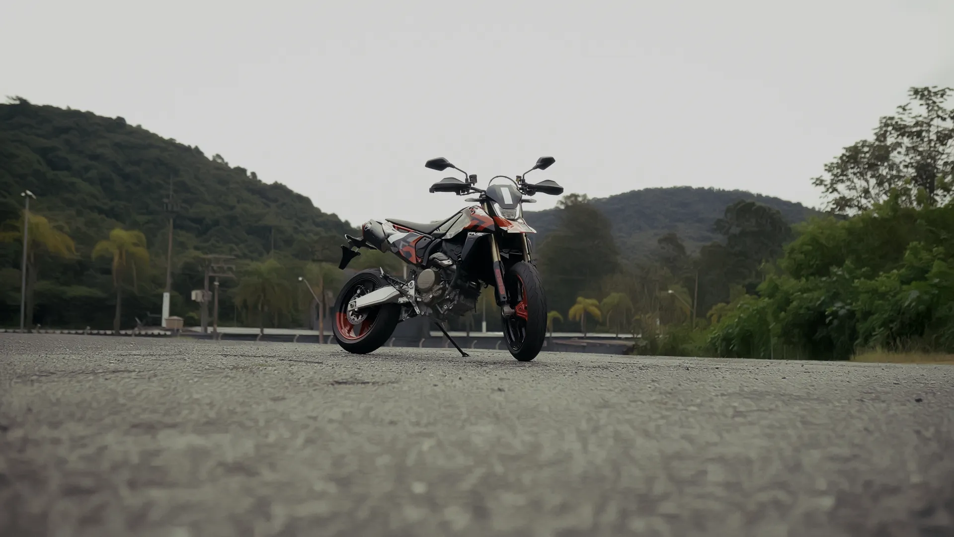 Ducati Hypermotard 698 Visual Wm1