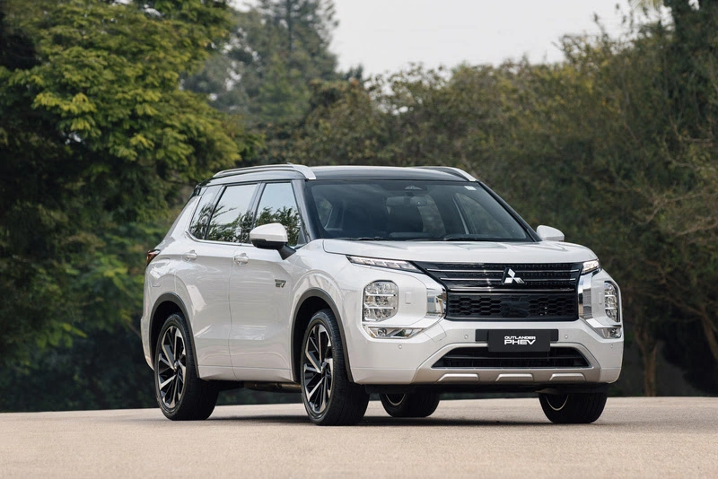 Mitsubishi Outlander PHEV 2026