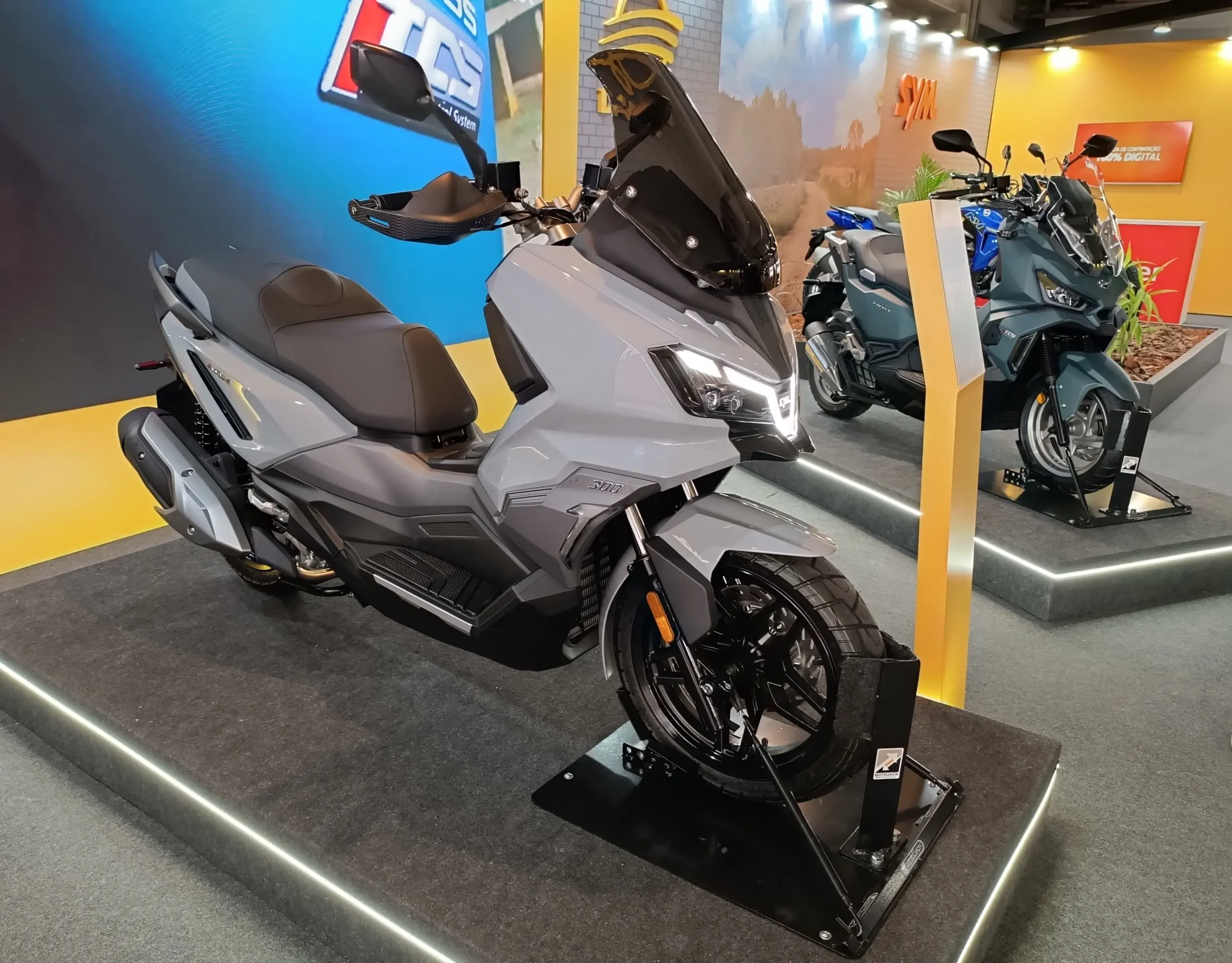 Dafra Sym Adx 300 1