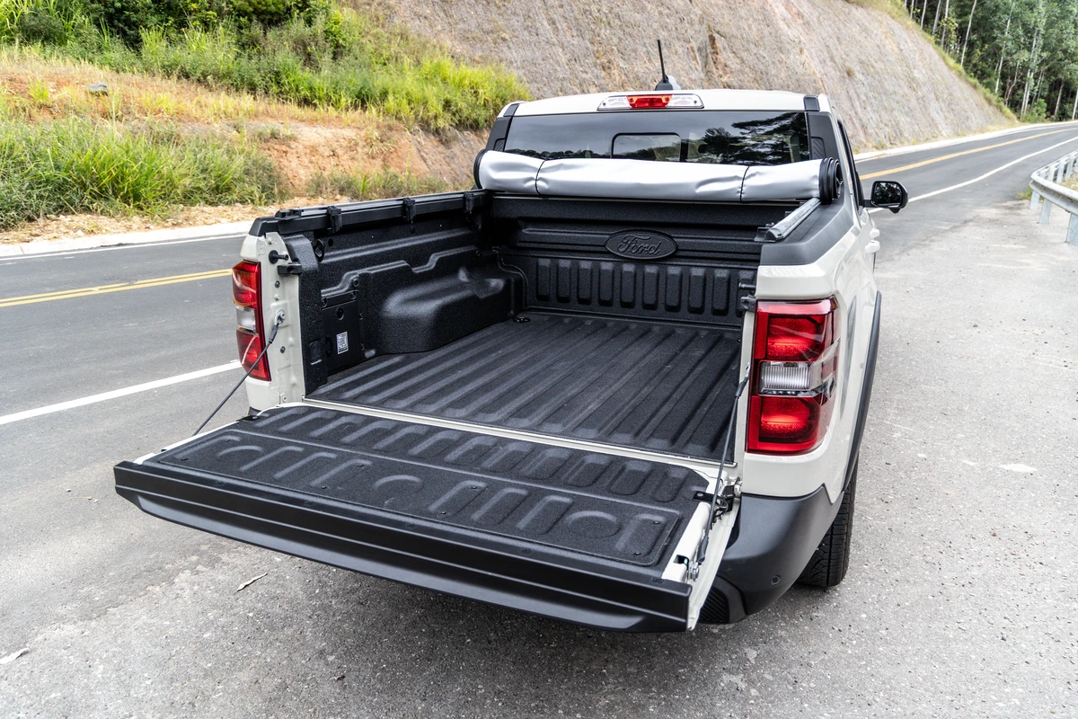 Maverick Lariat Black Exterior (30) (1)