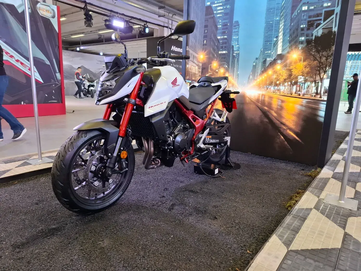 Honda Hornet 750 (2)