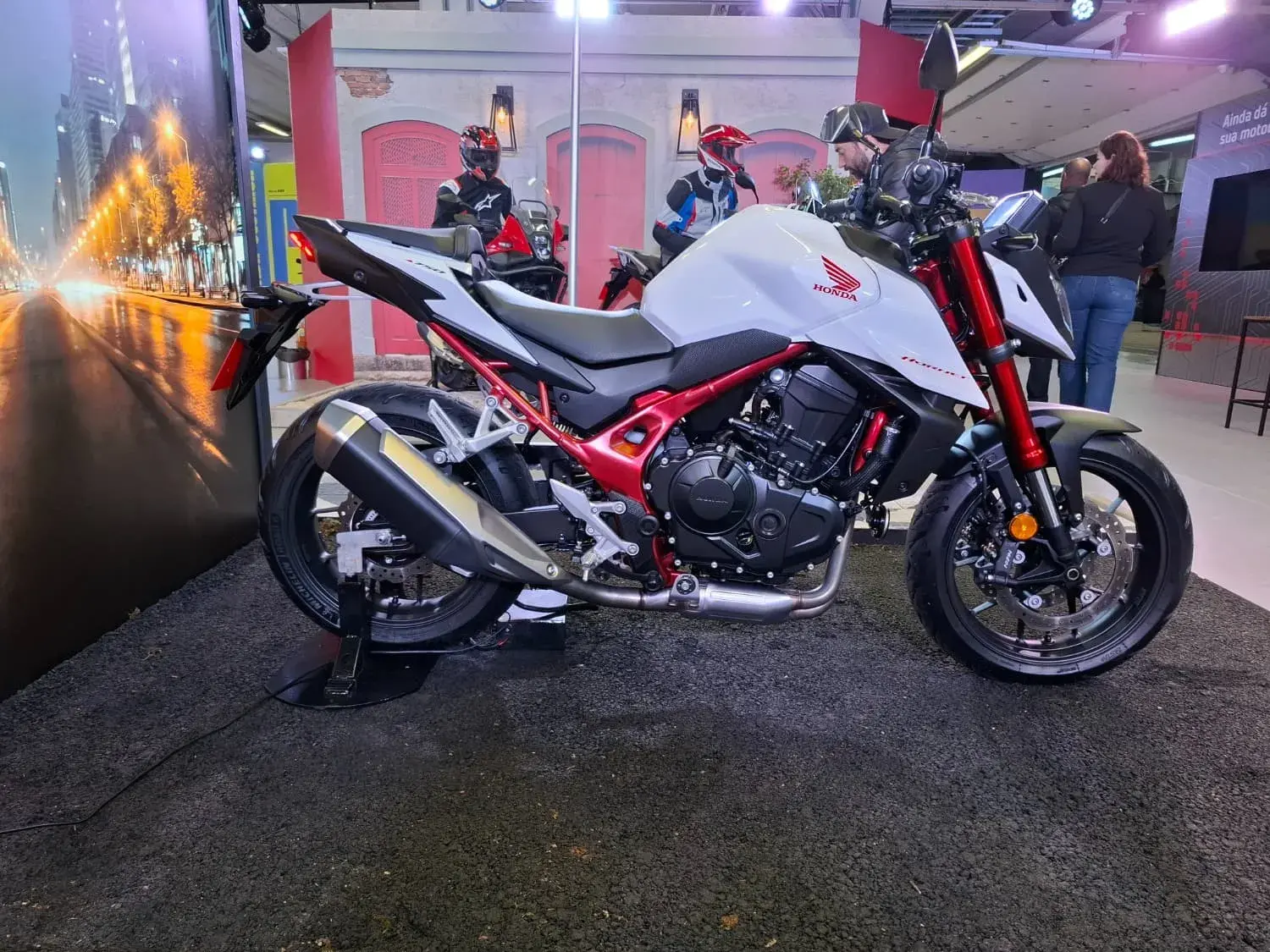 Honda Hornet 750 (4)