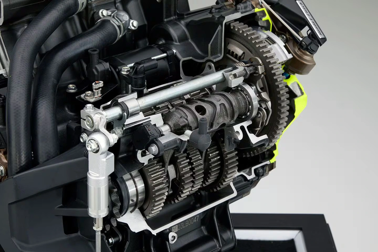 Aqui, outra perspectiva do atuador da embreagem eletrônica E-Clutch
