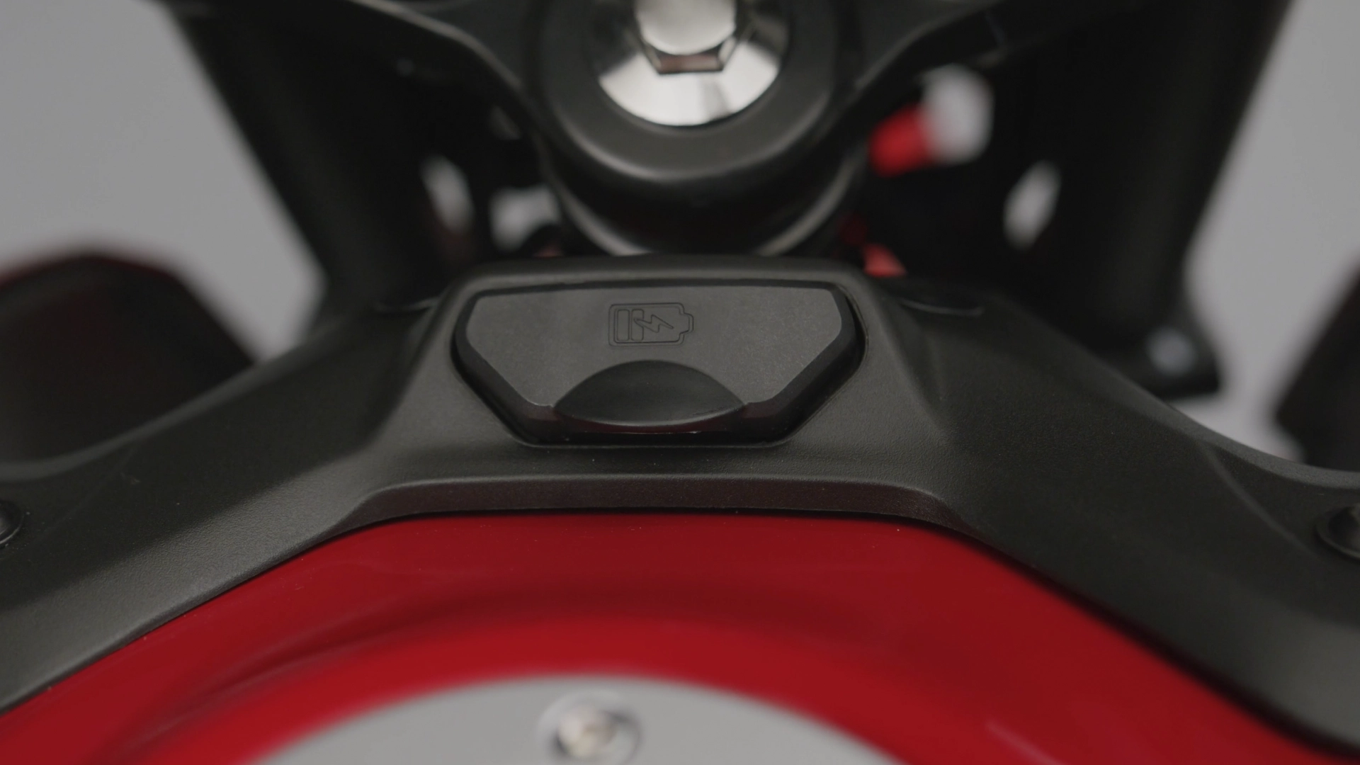 Bajaj Pulsar N150 Tomada Usb